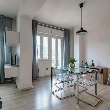 Joivy Family Flat Balcony Комо